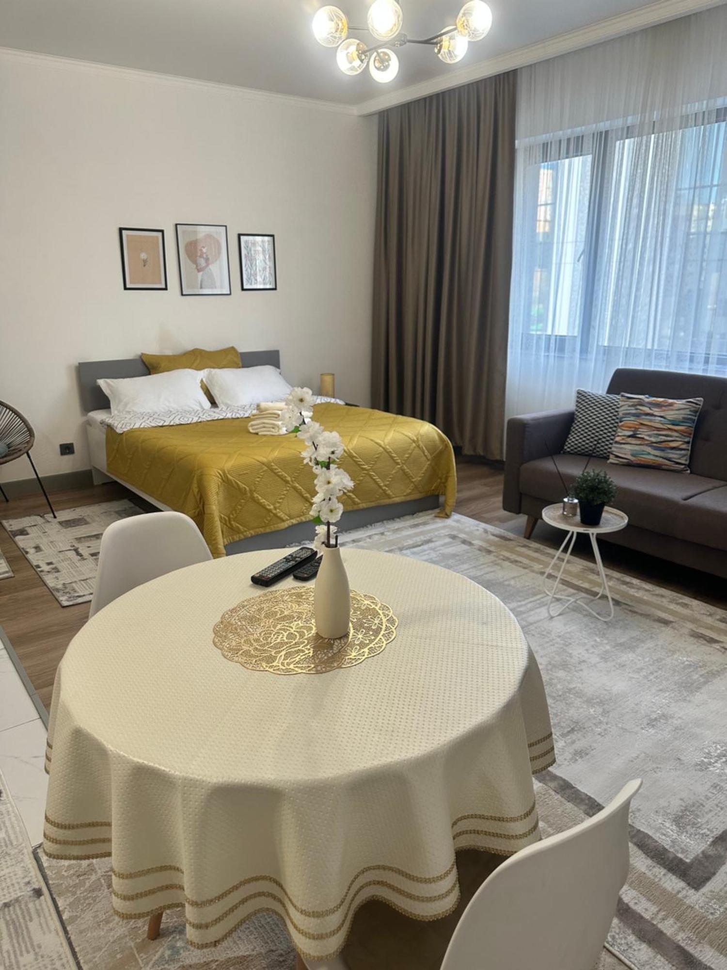 Студия В Теплых Тонах, Эксклюзив Almaty Luaran gambar